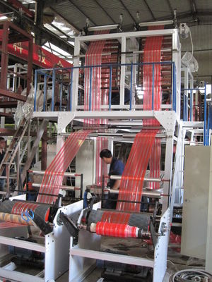 中国 二重色のポリ袋に使用する LDPE/HDPE の二重ヘッド フィルムの吹く機械 サプライヤー
