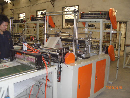 中国 買い物袋のための機械を作るポリ袋 2 つの層の冷たい切断の サプライヤー