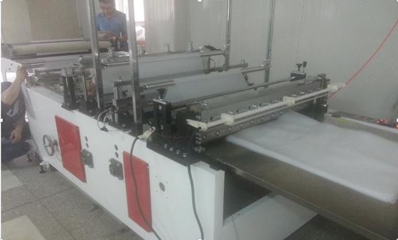 中国 二重サーボ モーターを搭載する機械を作る熱いシーリング冷たい切断袋 サプライヤー